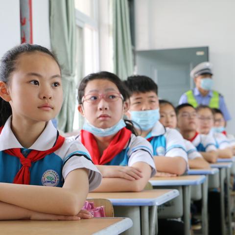 为什么湖东社区几万人都设有一所小学？