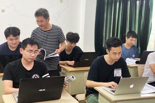 嘉兴在线：16岁创业，如今坐拥两家公司，秀水学院有一个这样的“零零后”学子