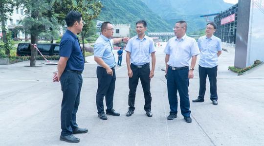 郑胡勇与雅安市商业银行对接洽谈合作事宜