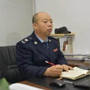 足球运动员膝盖粉碎的长尾关键词有什么