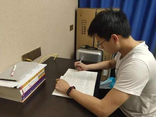 杭商院一“外卖小哥”考上研曾为创业“荒废”学业