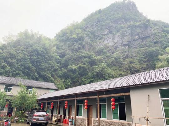 石梯人家、栖木间、水竹山庄、石梯山庄、仙人峰……常绿“小雁荡”里藏着一批清凉“章妈妈”