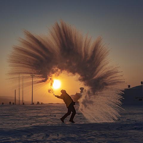国产大型冰雪装备持续上新  到2030年我国冰雪经济总规模将达1.5万亿元