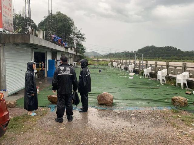 台风来袭怎么保护好自己
