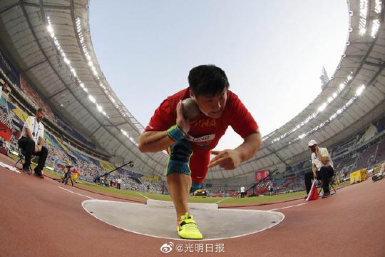 铅球冰冷，梦想始终火热