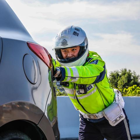 西安市摩托车上高架桥怎么处罚