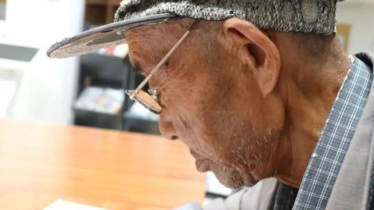 既泡图书馆又泡澡堂子：82岁耄耋老人李培升的别样夕阳生活