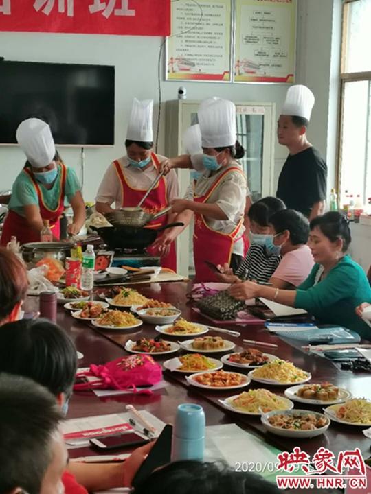 漯河市郾城区人社局：“四个结合”强化就业扶贫工作
