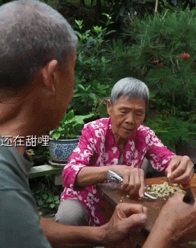 央视点赞！71岁农家奶奶做一碗面引5500万网友围观，她以一方灶台，温暖无数人的心……