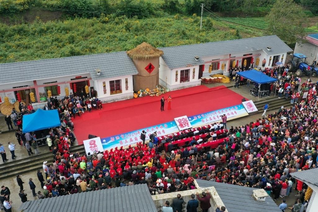 国外美食的节目叫什么名字（让外国人吃中国食物的节目）