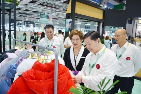 关注|120家盛泽纺企亮相上海，将“盛泽好面料”推向全国销往世界