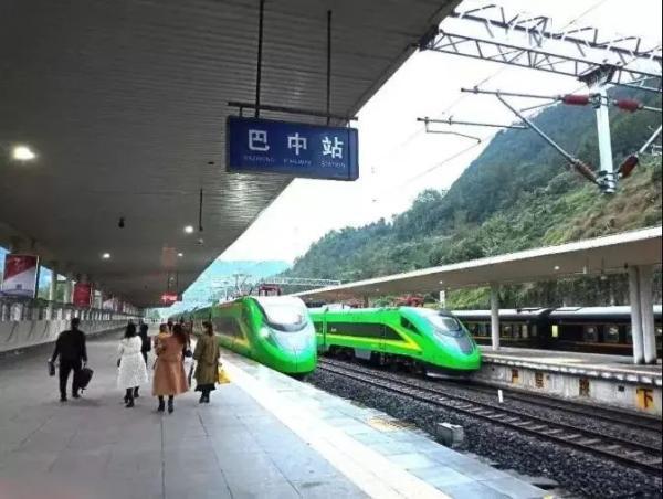 国庆节带孩子坐火车高铁动车要准备什么