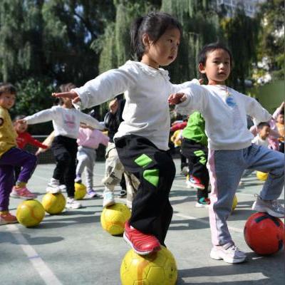 中班踢足球比赛教案的长尾关键词有什么