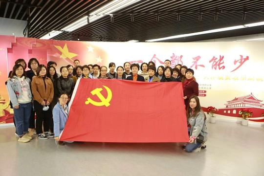 市妇联组织参观“一个都不能少——天津脱贫攻坚成就展”