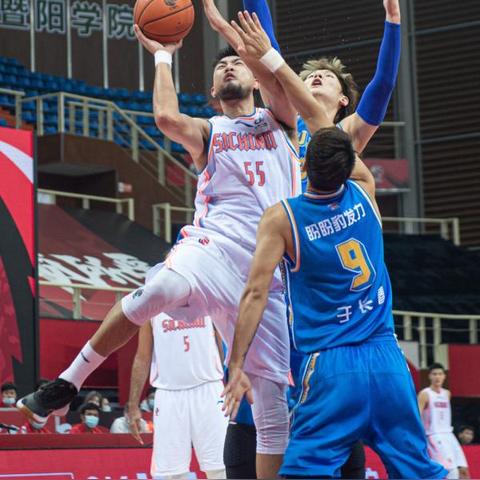 四川在福建的哪个方向？