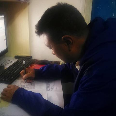 在甘肃省的一个小县城里，本科生在电信工作一月工资才两千元，为什么这么低？