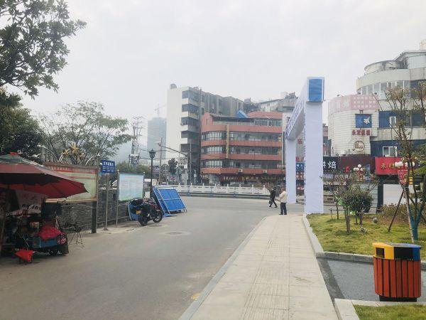 信号灯 交通标志牌安全指示灯亮怎么处理方法