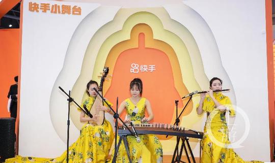 新农业新农人｜从机场工作到直播带货助扶贫，这位“第一书记”被村民联名致信“绝不放过他”