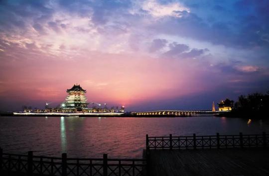 实拍华东超个性“邮轮”酒店！霸占金鸡湖一线湖景，生蚝龙虾、圣诞下午茶吃到爽