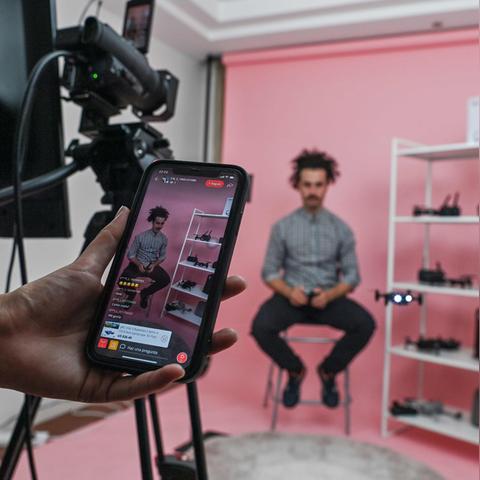 跨境卖货哪个平台好做