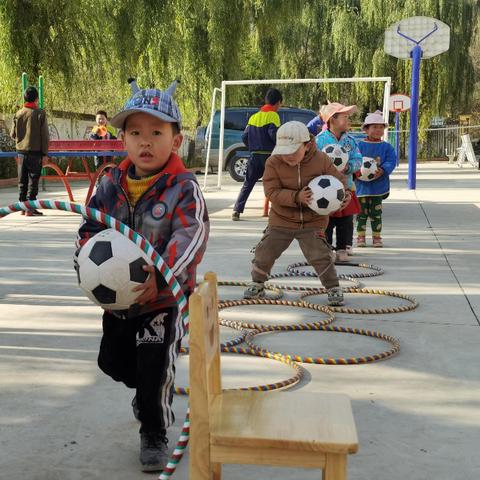 游戏圈圈足球怎么玩