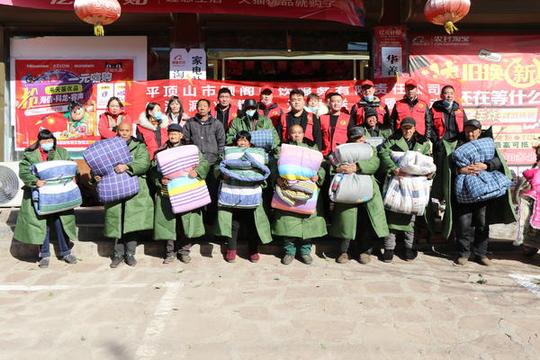 感恩反哺家乡人！郏县90后创业大学生为贫困户送温暖