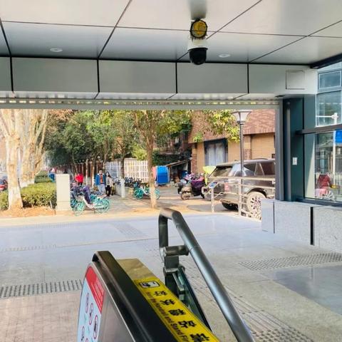 地铁2号线街道口站哪个出口到武汉大学正大门？