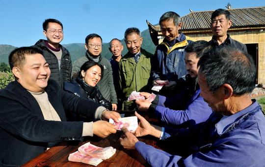 江西广丰：农民工新年喜领薪资