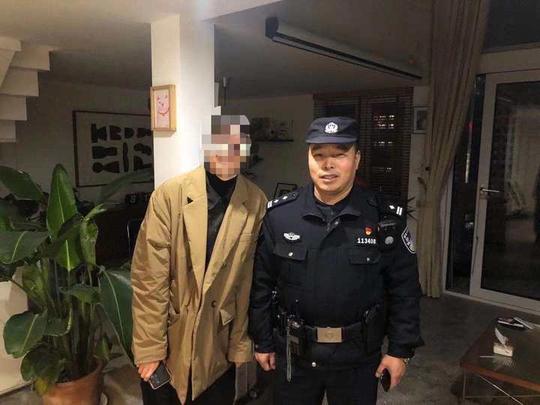 杭州一女子险些被骗130万，看到民警上门，她大喊：“你们赶紧出去！”