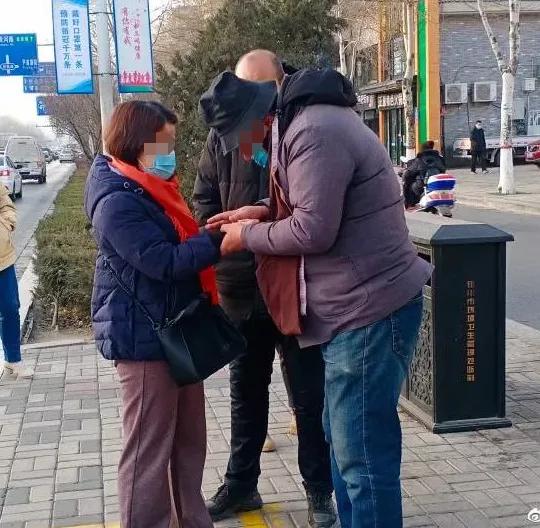 银川街头再现这种骗局，提醒家人千万别上当