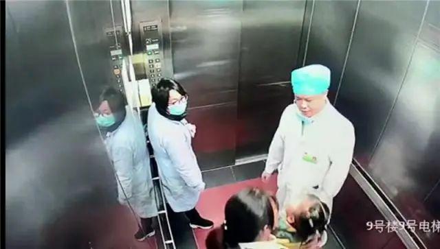 宝宝吃东西卡住如何急救