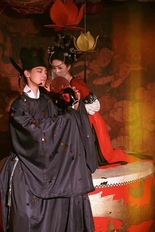 “就地过年”怎么玩？试试上头的“剧本杀”吧