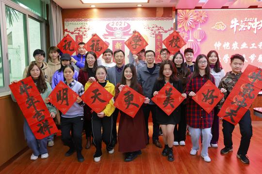 探访创业校友，慰问贫困学子……仲恺关爱学生喜迎新春