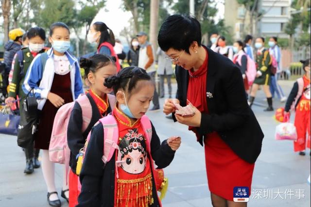 建议千人以上中小学配心理教师