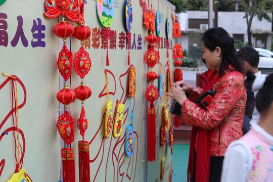 开学刮刮乐，千人制作福袋……深圳学校“花式”开学