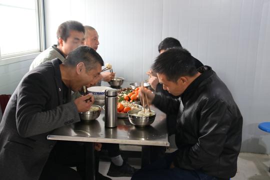 鹤峰：工地上的元宵节