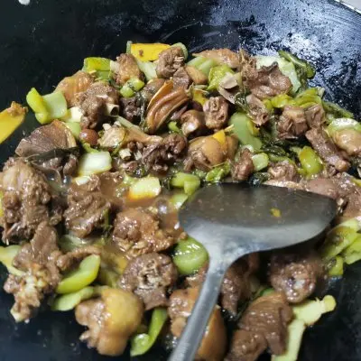 酸菜大米可以放虾皮吗 酸菜炖肉可以放虾皮吗