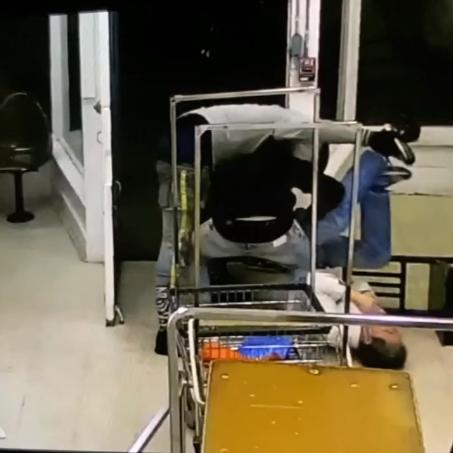 亚裔的足球运动员被踹的长尾关键词有哪些