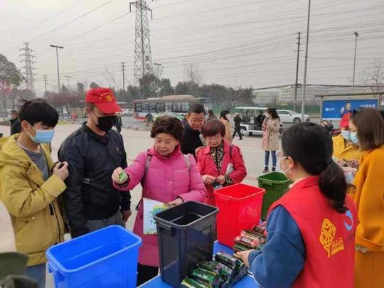 文明实践在行动成都三圣街道联合学校开展垃圾分类宣传