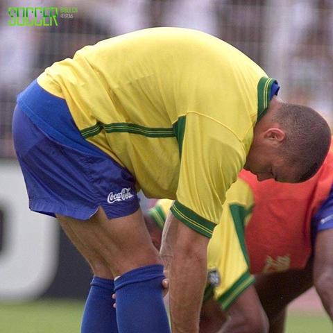 play soccer（足球的魅力，从球场到生活的启示）