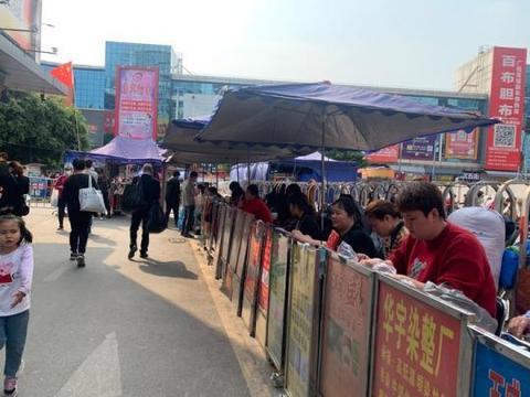 广东就业市场新景：服装厂老板排队等着被“挑”，有零工月入上万