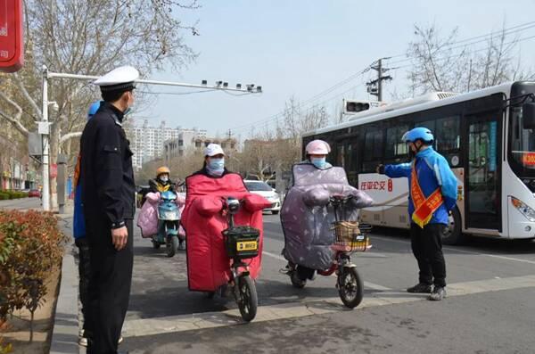 一带孩子就只能抱着怎么办