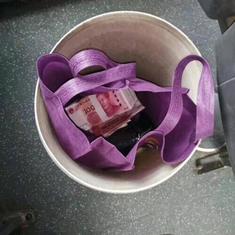 济南市坐公交扫什么