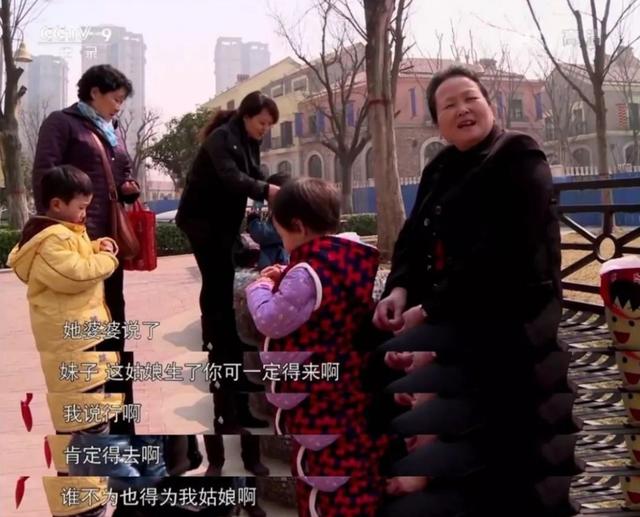 孩子是自己带还是老人带