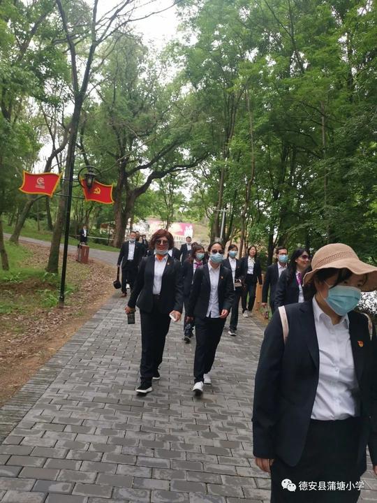 饮水思源颂党恩不忘初心跟党走——德安县蒲塘小学党员赴瑞金于都参观学习