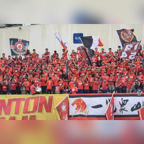 踢足球汉字怎么写