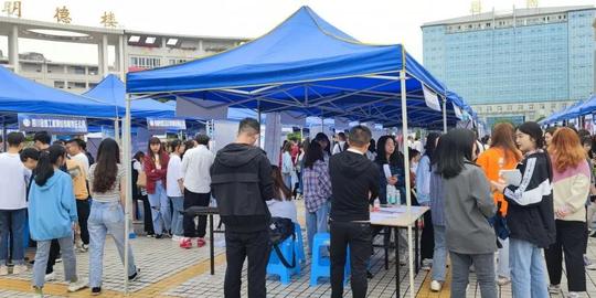 团市委深入开展“我为群众办实事”实践活动服务本地大学生就业创业