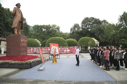 参观红色革命教育基地，激发干事创业“乘数效应”