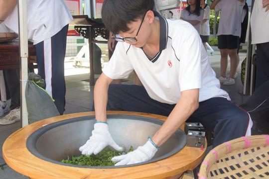 “粤菜师傅”秀厨艺！省财经学校职教活动周亮点纷呈