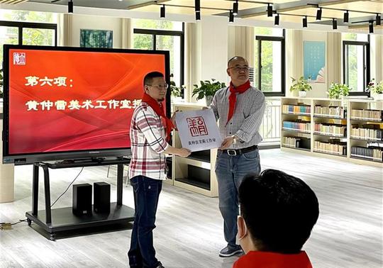 这所小学百名师生同绘百年党史，传承红色文化